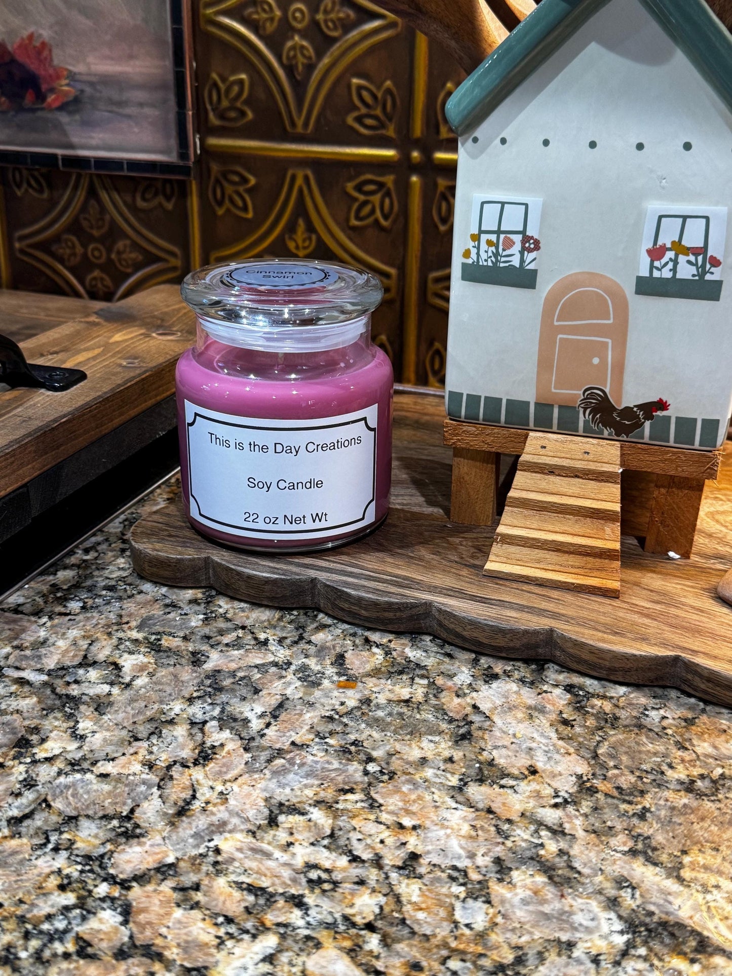 22 oz Soy Candle: Cinnamon Swirl