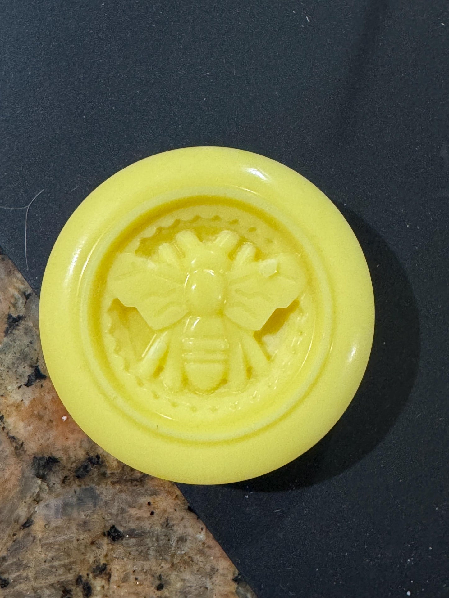 12 oz Soy Candle: Honeysuckle