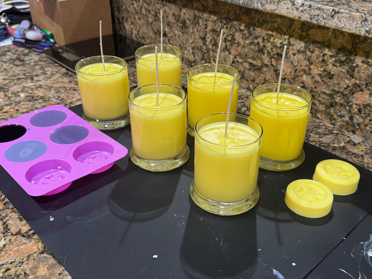 12 oz Soy Candle: Honeysuckle